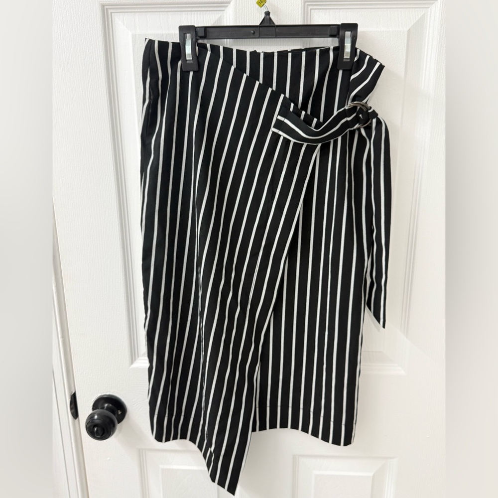 ASOS Black and White Striped Women's Skirt with Details nwot